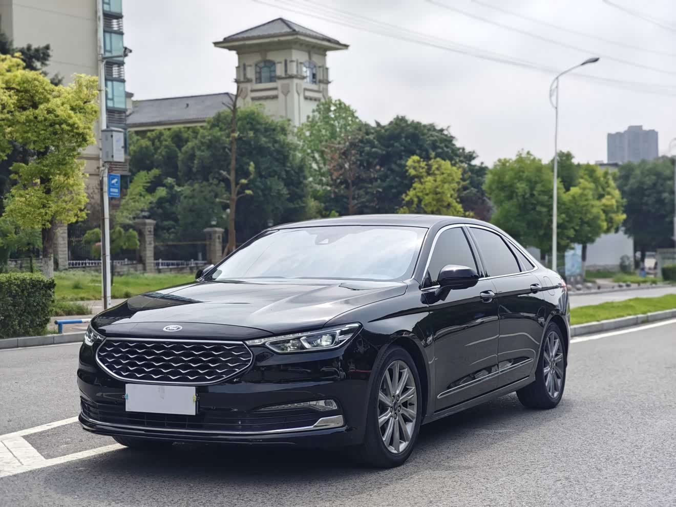 Ford Taurus 2021 car image 