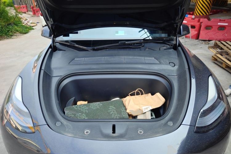 Tesla Model Y 2024 #19 Tesla Model Y 2024 car image #19