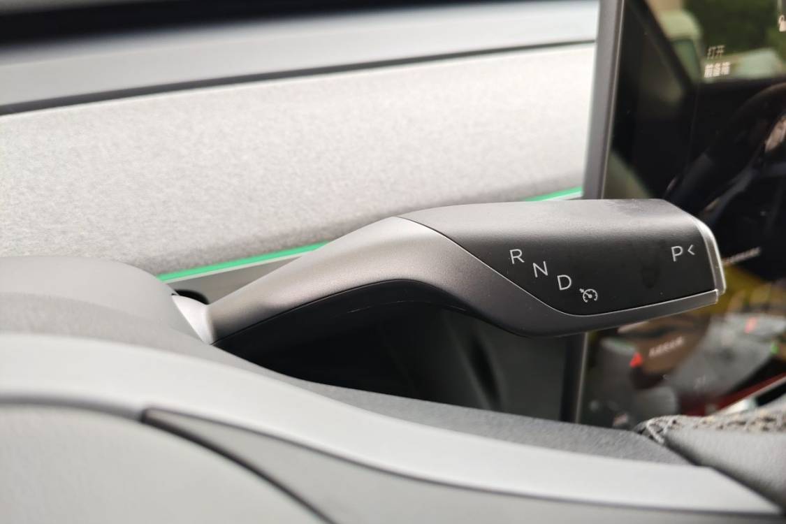 Tesla Model Y 2024 car image #30