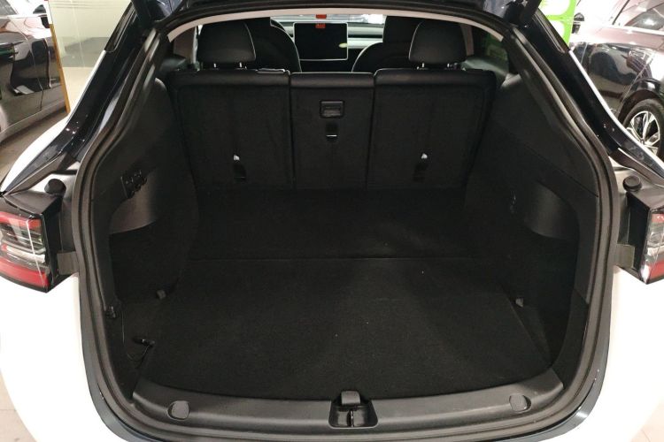Tesla Model Y 2024 #19 Tesla Model Y 2024 car image #19