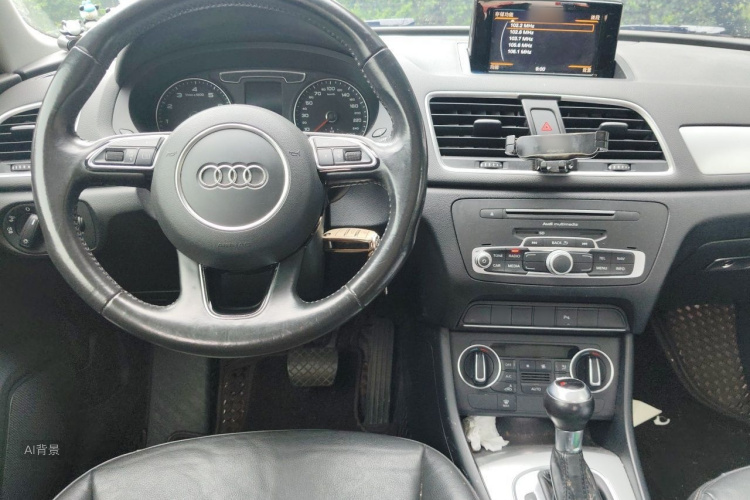 Audi Q3 2016 car image #12