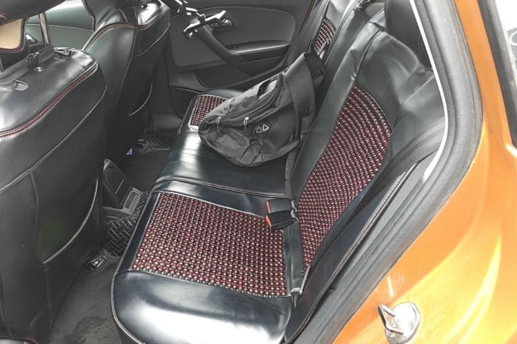 Volkswagen Polo 2015 car image #17