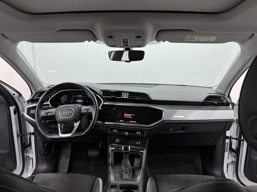Audi Q3 2022 car image #5