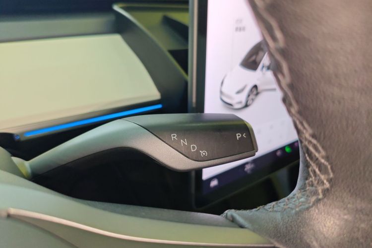 Tesla Model Y 2021 car image #14