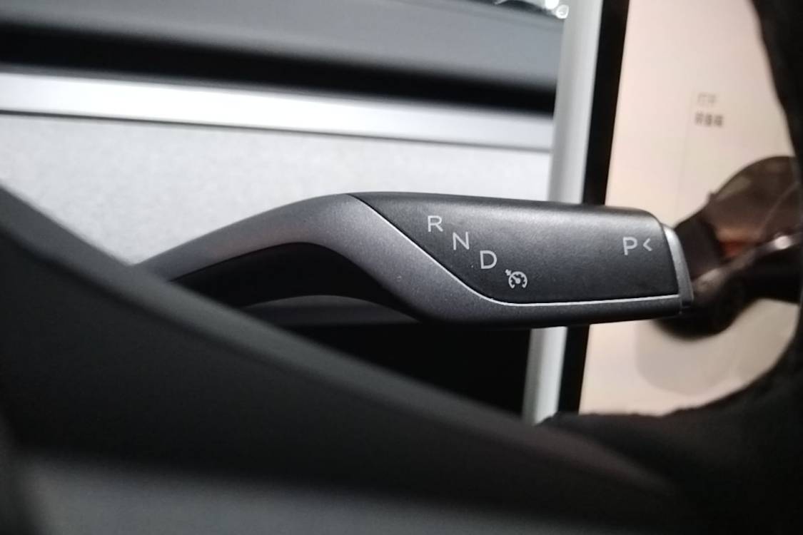 Tesla Model Y 2023 car image #20
