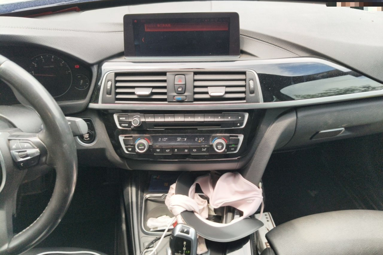 BMW 3 Series GT 2020 #17 BMW 3 Series GT 2020 car image #17