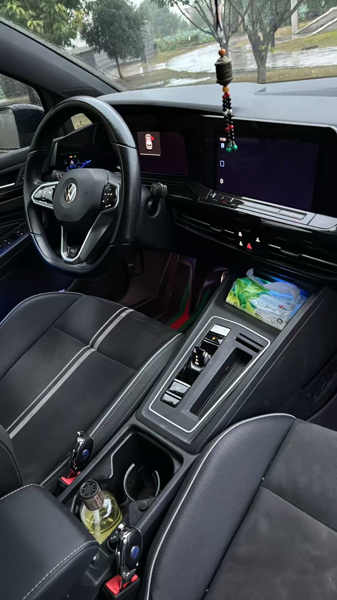 Volkswagen Golf 2021 car image #2