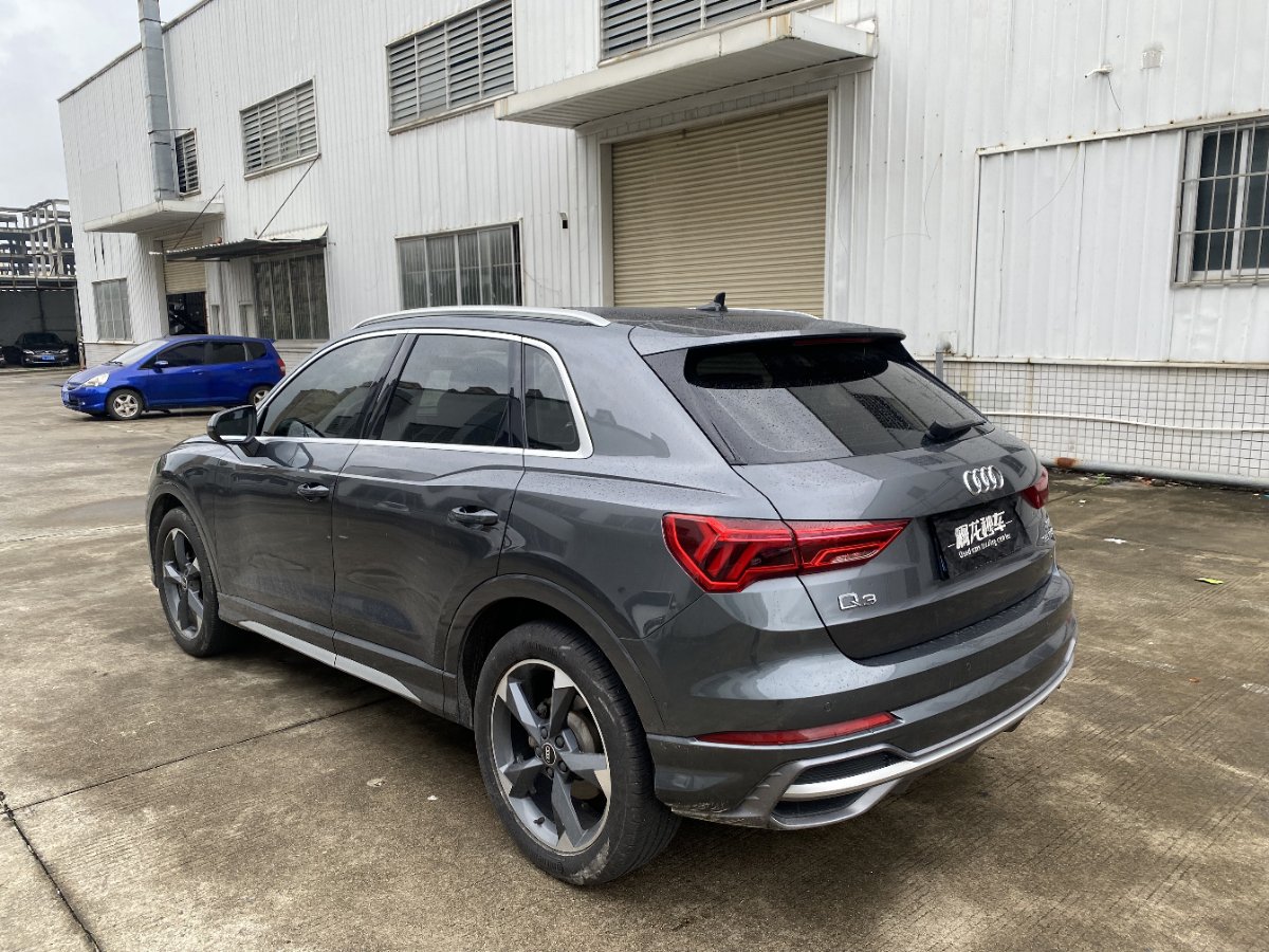 Audi Q3 2021 car image #9