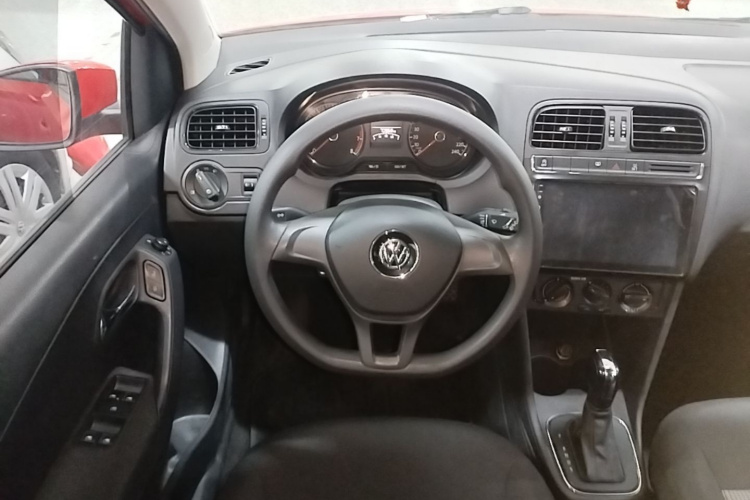 Volkswagen Polo 2018 car image #11