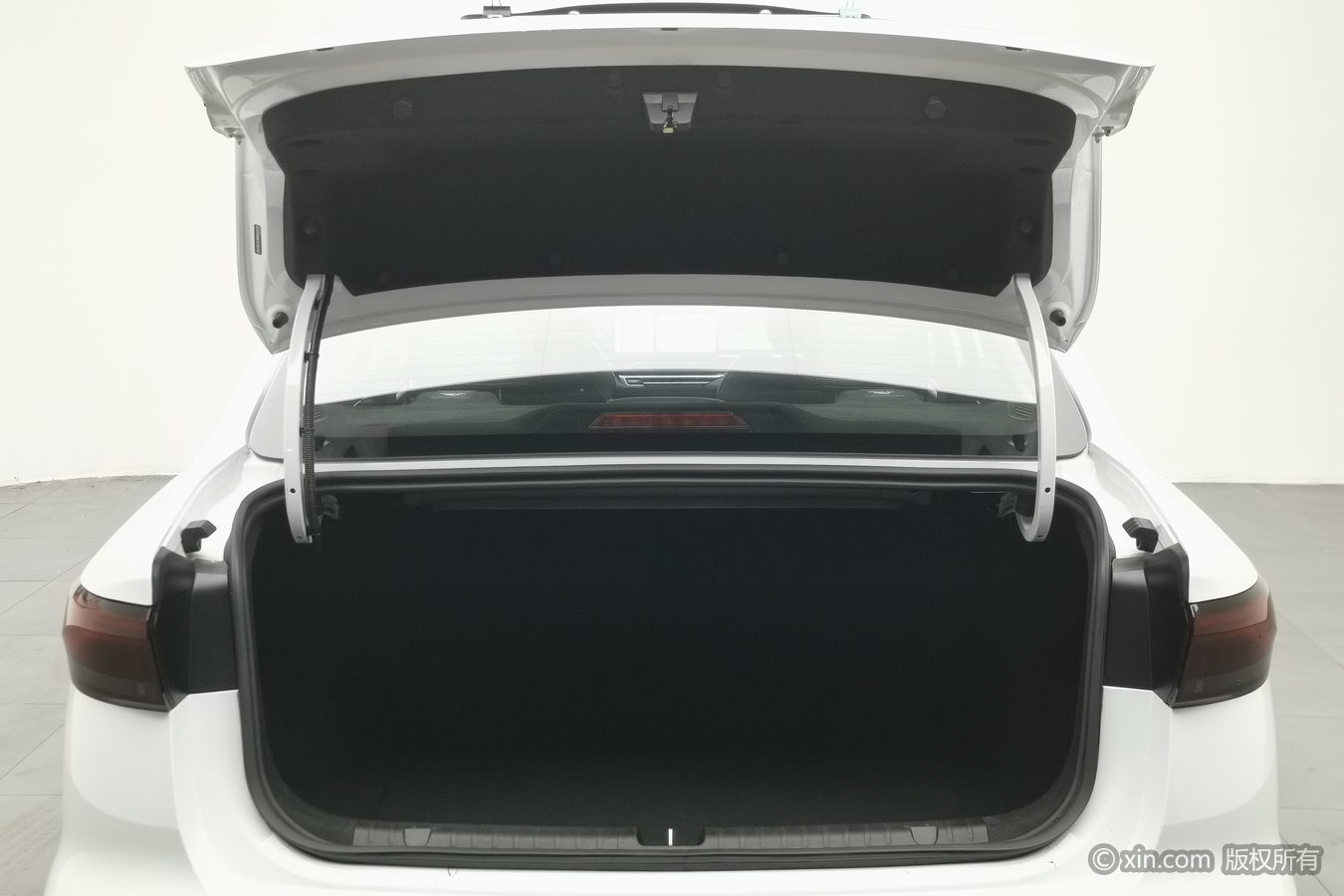 GEELY Emgrand 2024 car image #17