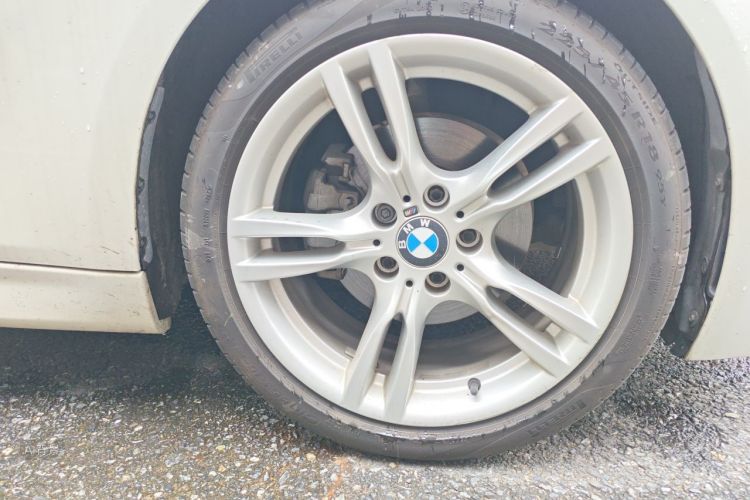 BMW 3 Series 2018 car image #9