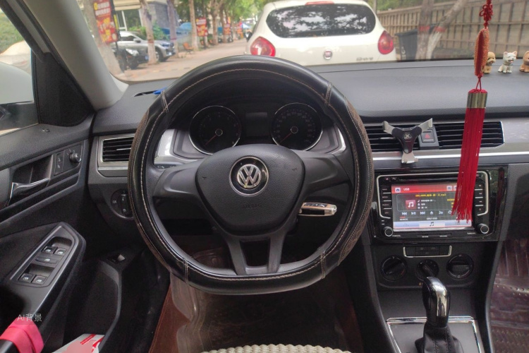 Volkswagen Bora 2016 car image #12