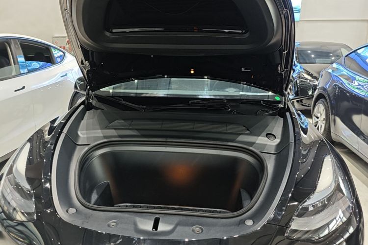 Tesla Model Y 2023 #20 Tesla Model Y 2023 car image #20