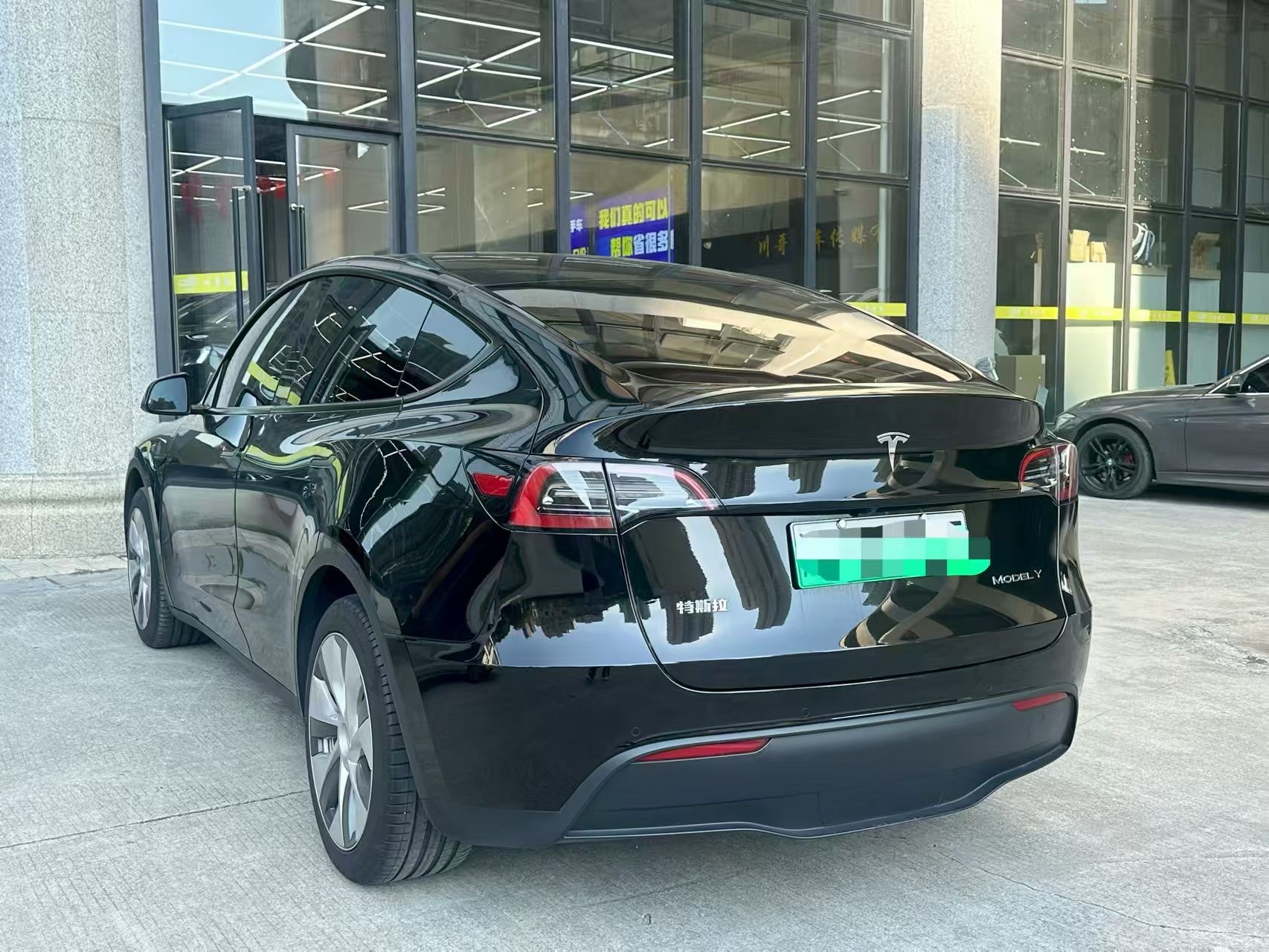 Tesla Model Y 2022 #5 Tesla Model Y 2022 car image #5