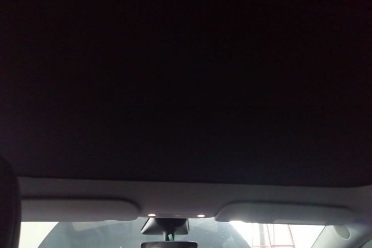 Tesla Model Y 2023 car image #18