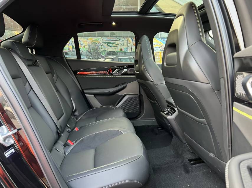 BMW 3 Series 2018 #8 BMW 3 Series 2018 car image #8