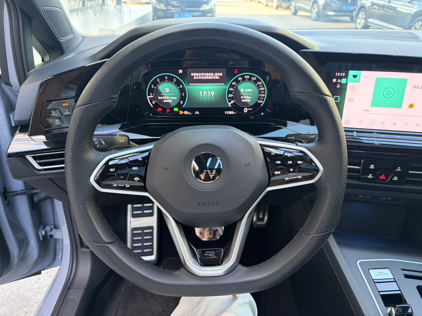Volkswagen Golf 2023 car image #9