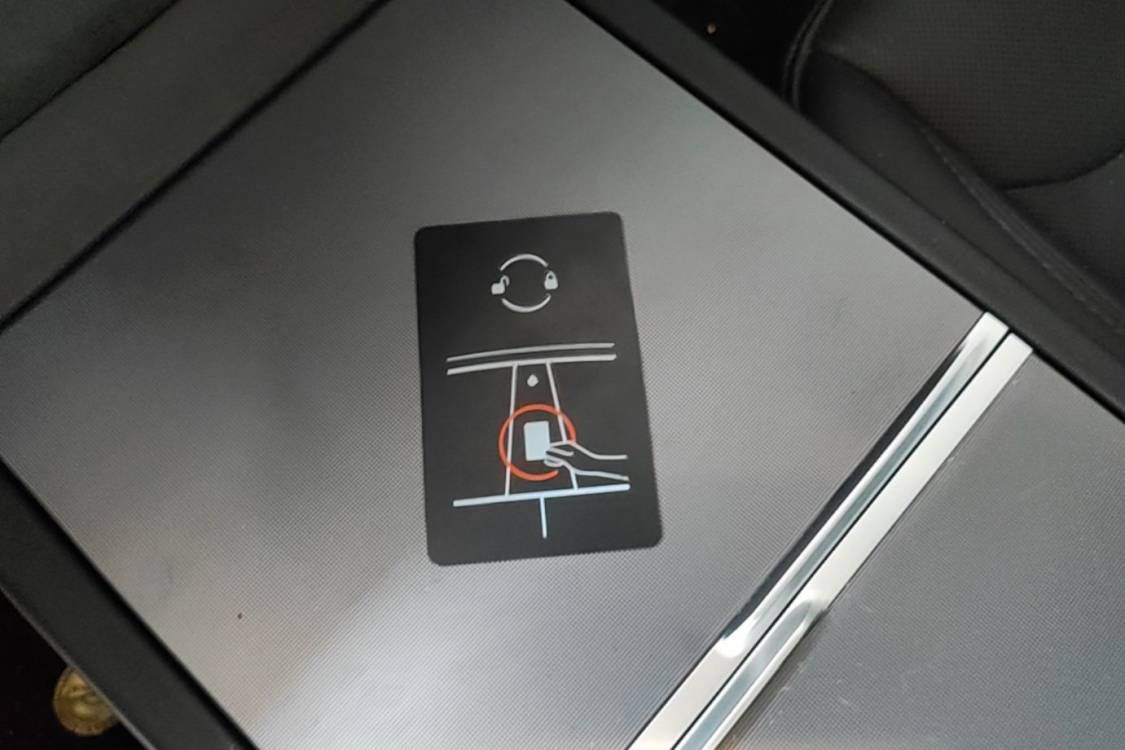 Tesla Model 3 2023 car image #21