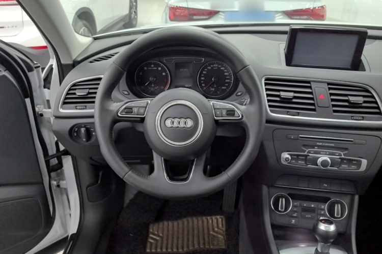 Audi Q3 2016 #11 Audi Q3 2016 car image #11