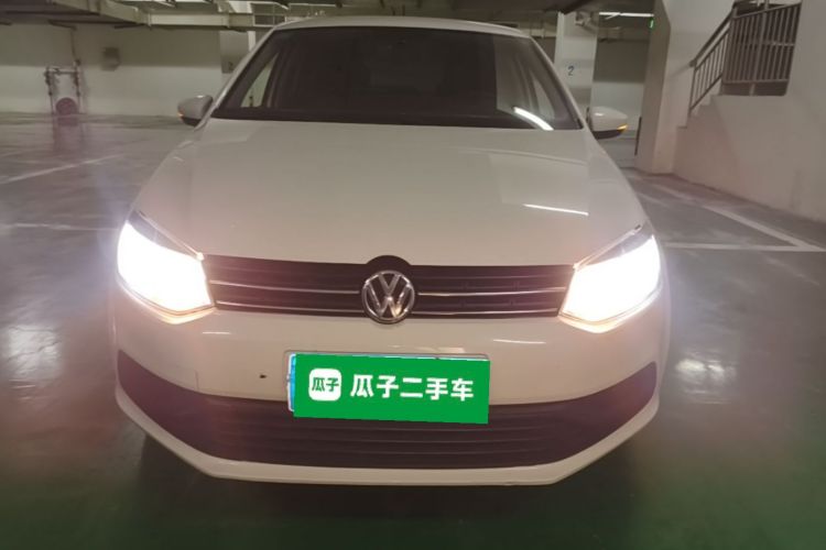 Volkswagen Polo 2015 car image #3