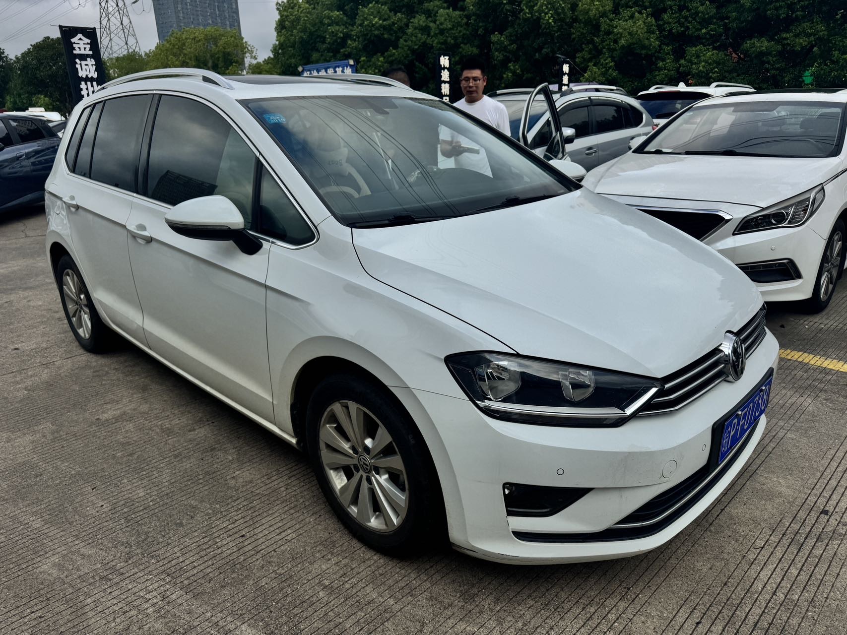 Volkswagen Golf Sportsvan 2017 car image 
