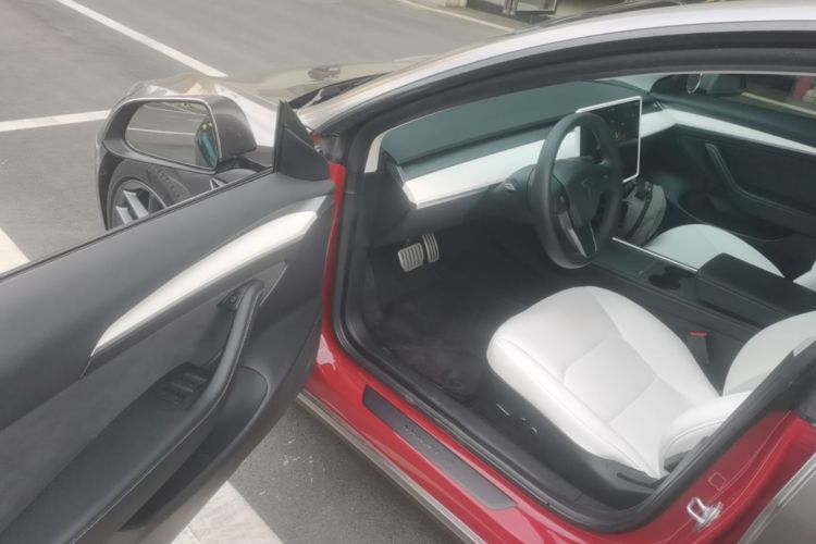 Tesla Model 3 2022 car image #12