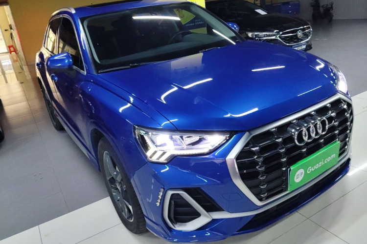 Audi Q3 2020 car image #4