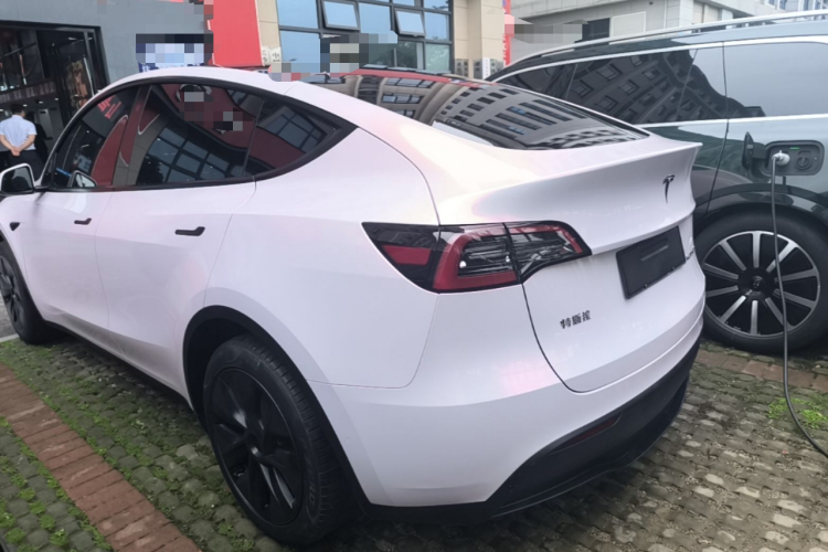 Tesla Model Y 2024 car image #5