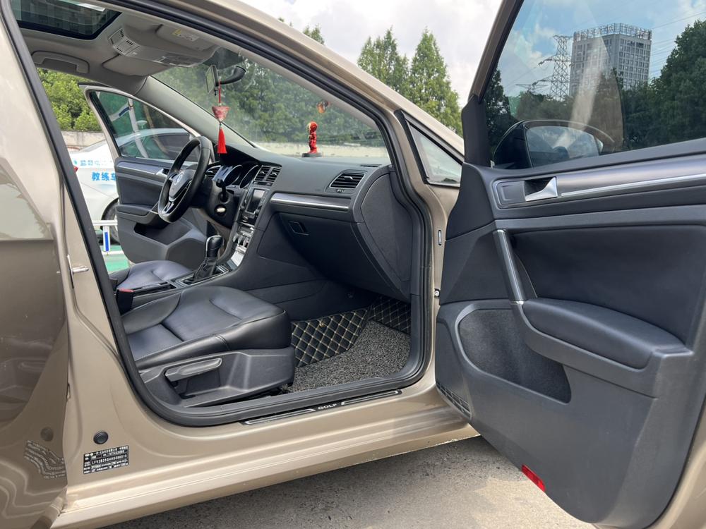Volkswagen Golf 2017 car image #24
