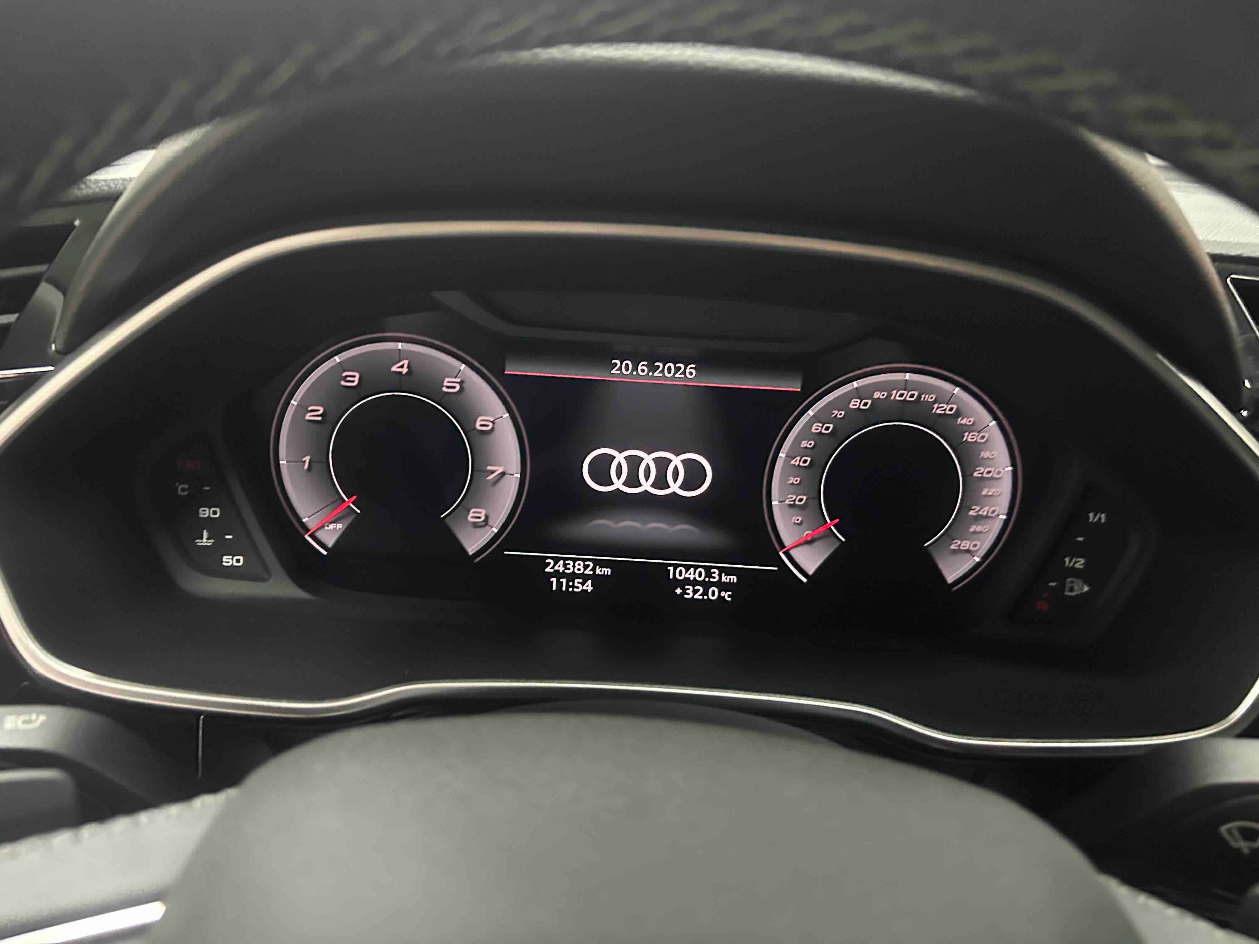 Audi Q3 2023 car image #9