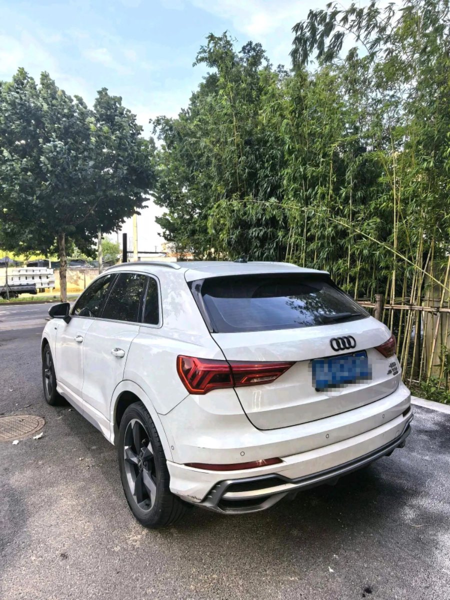 Audi Q3 2022 car image #4