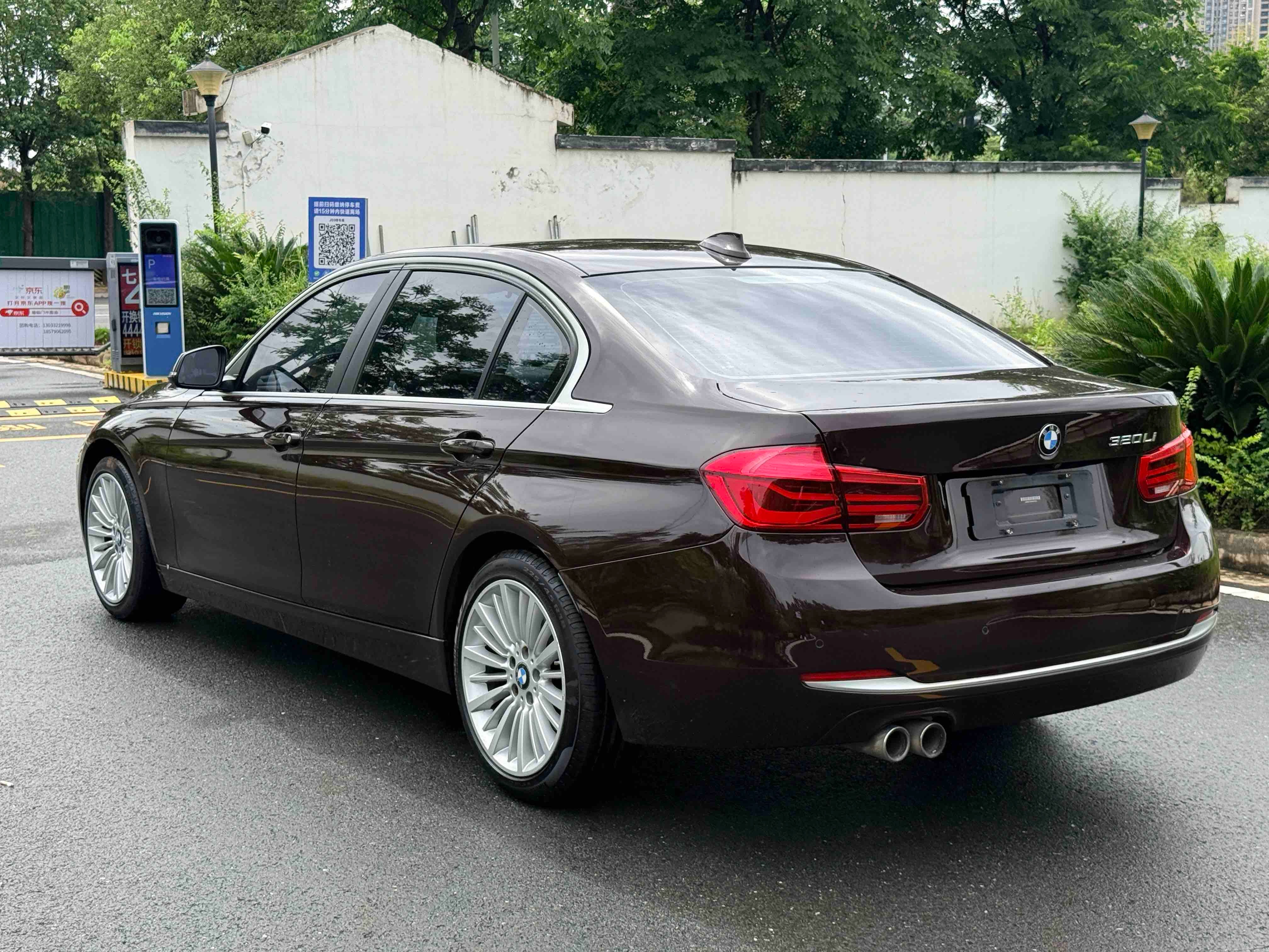 BMW 3 Series 2018 car image #9