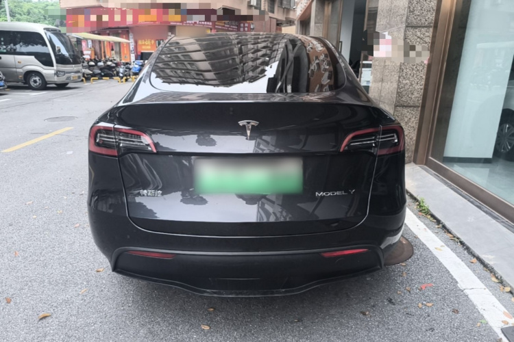 Tesla Model Y 2025 #6 Tesla Model Y 2025 car image #6