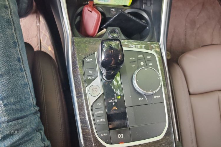 BMW 3 Series 2021 car image #16