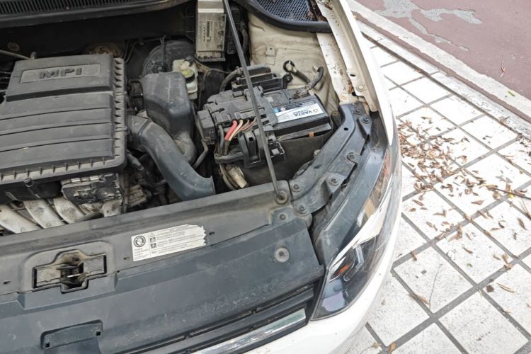 Volkswagen Polo 2016 car image #23