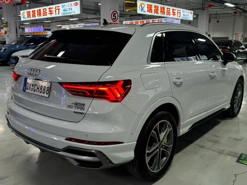 Audi Q3 2023 car image #4