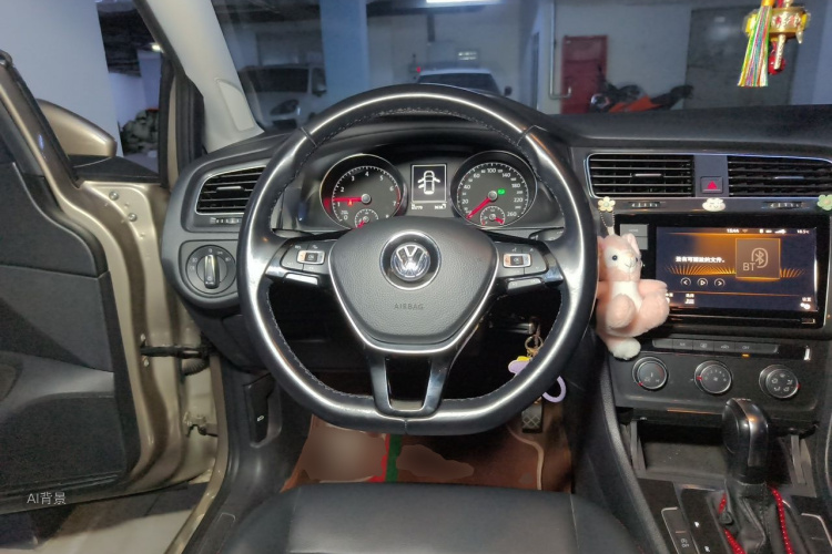 Volkswagen Golf 2020 car image #12
