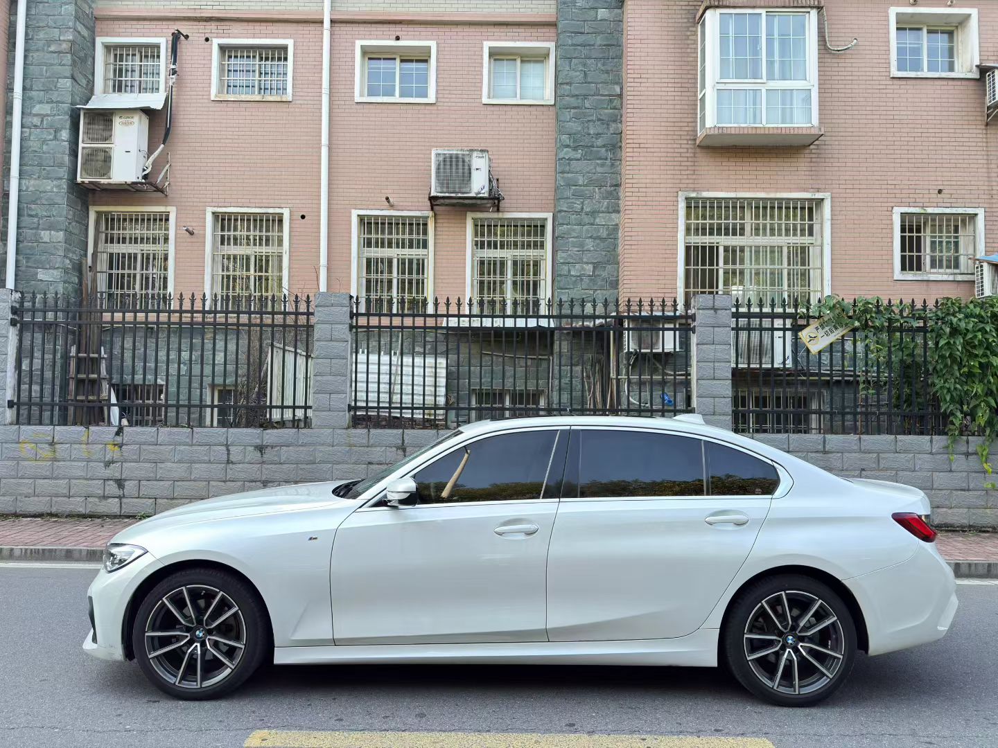 BMW 3 Series 2022 immagine di auto #4