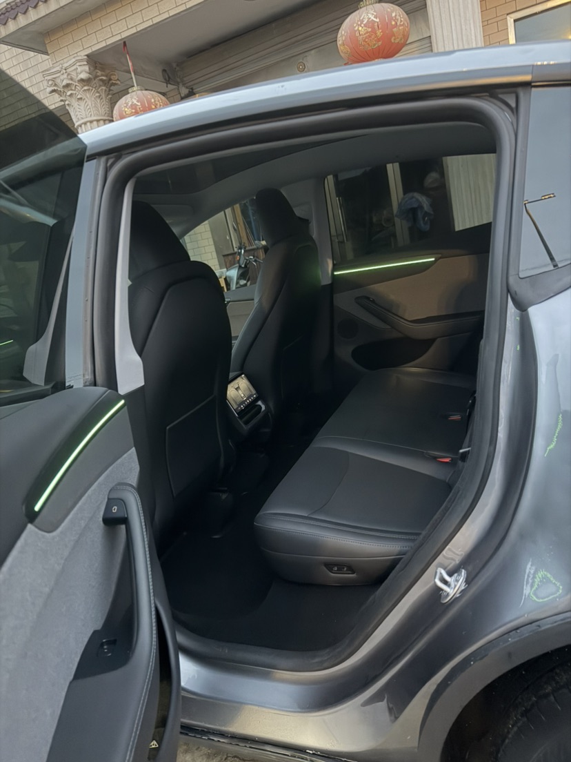 Tesla Model Y 2025 #7 Tesla Model Y 2025 car image #7