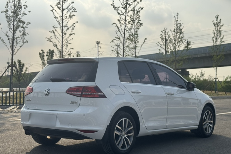 Volkswagen Golf 2017 imagen de coche #3