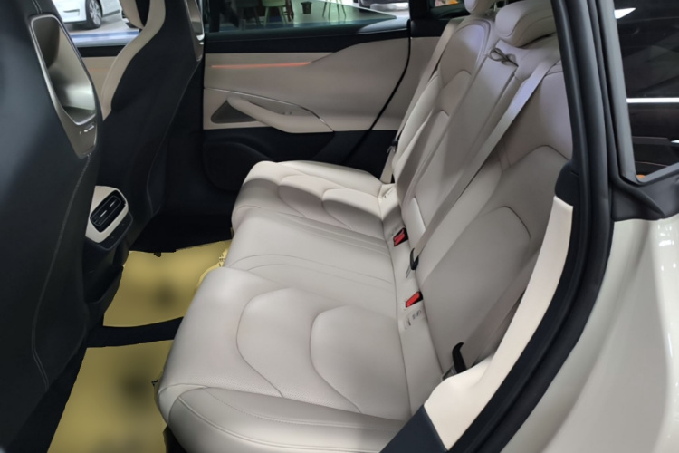 MI SU7 2025 car image #17