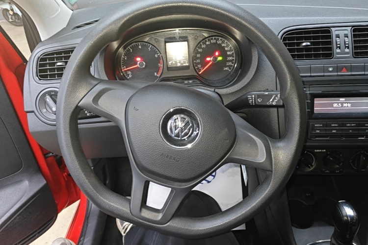 Volkswagen Polo 2018 car image #11