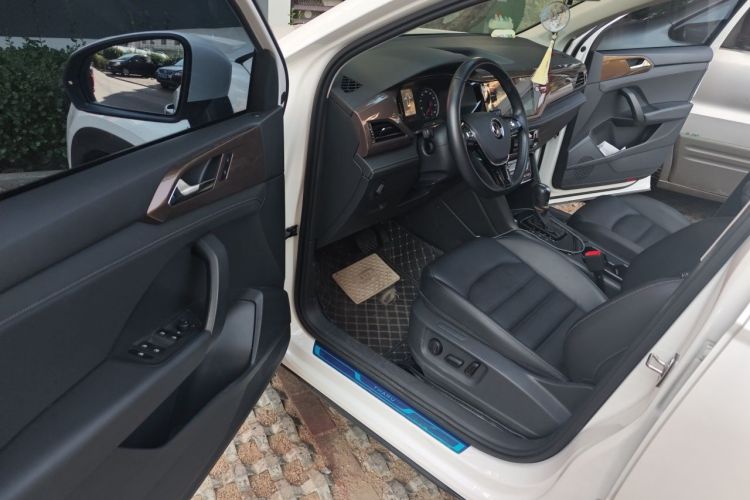 Volkswagen Tharu 2021 car image #9