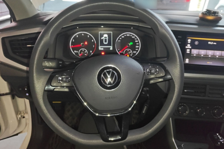 Volkswagen Polo 2021 car image #11