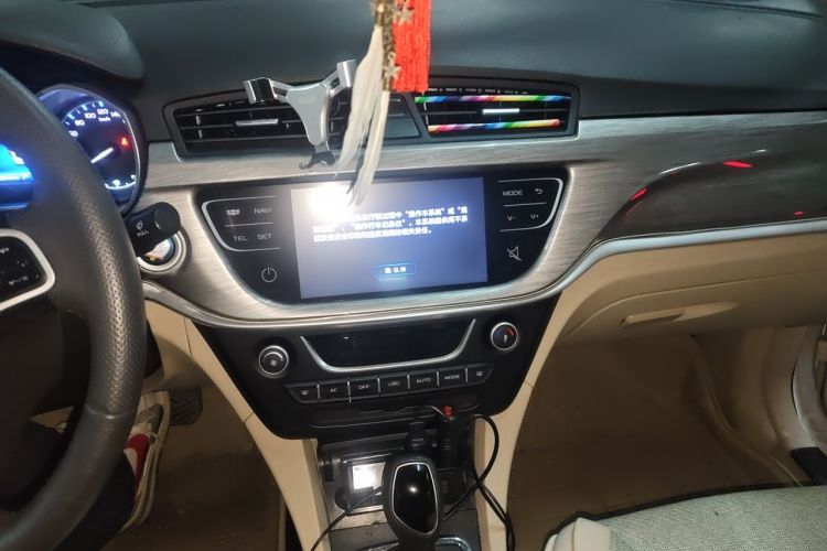 GEELY Emgrand 2018 car image #13