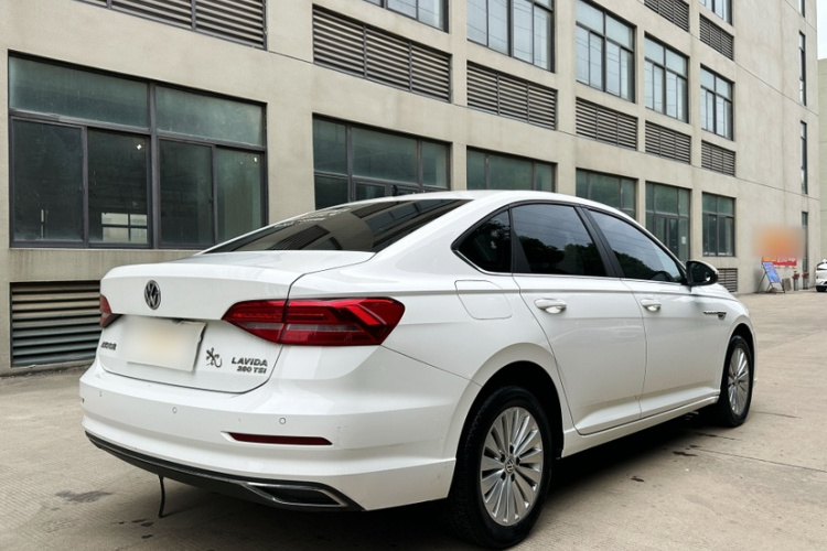 Volkswagen Lavida 2019 car image #9