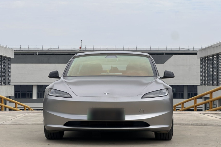 Tesla Model 3 2024 car image #3
