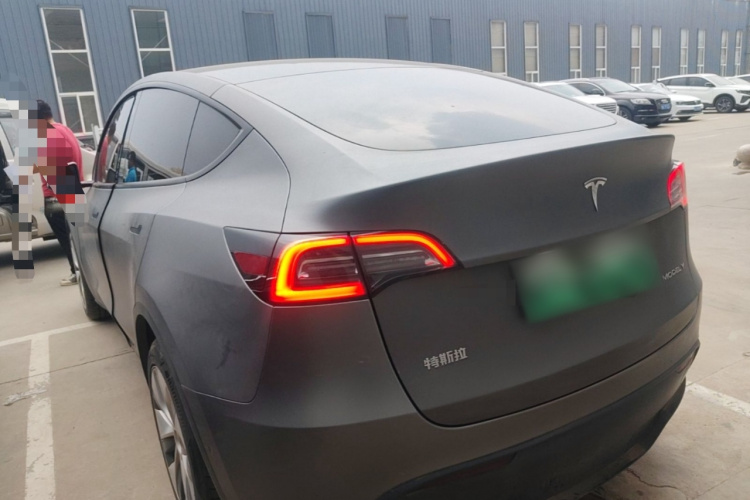 Tesla Model Y 2022 #5 Tesla Model Y 2022 car image #5