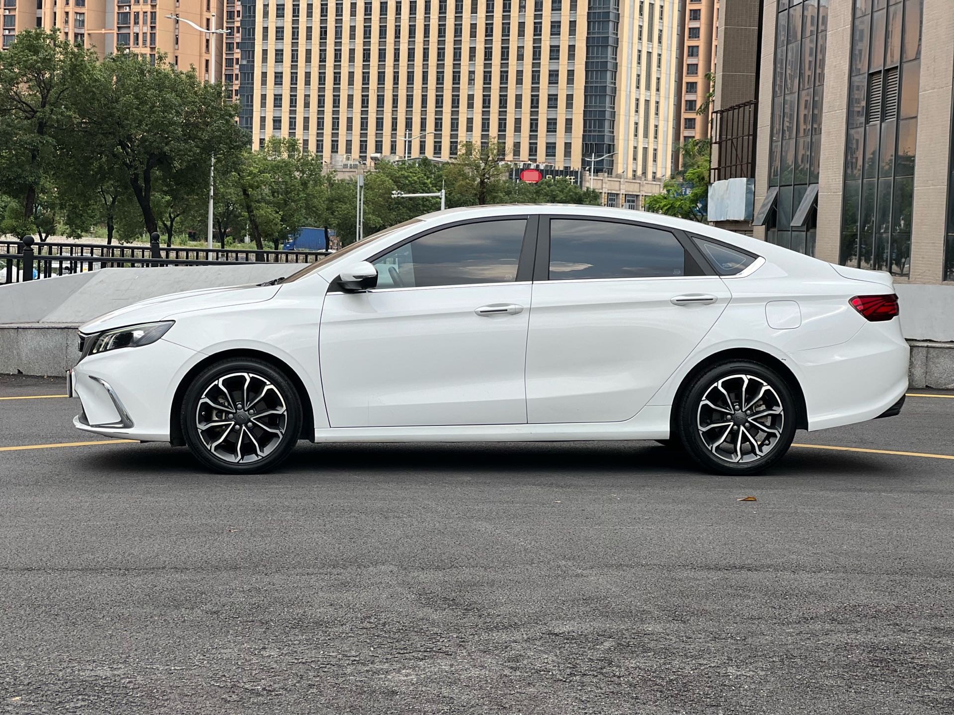 GEELY Binray 2021 car image #4