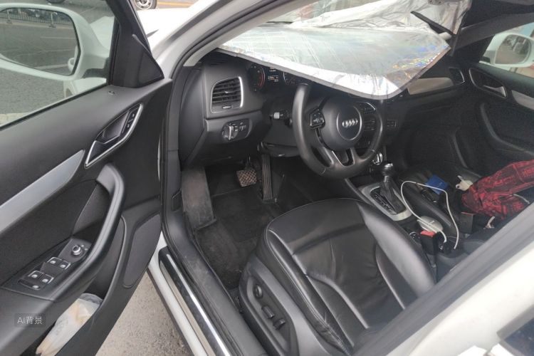 Audi Q3 2015 car image #18